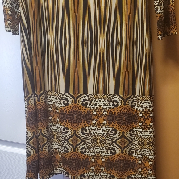 Ladies Dress - Picture 2 of 8